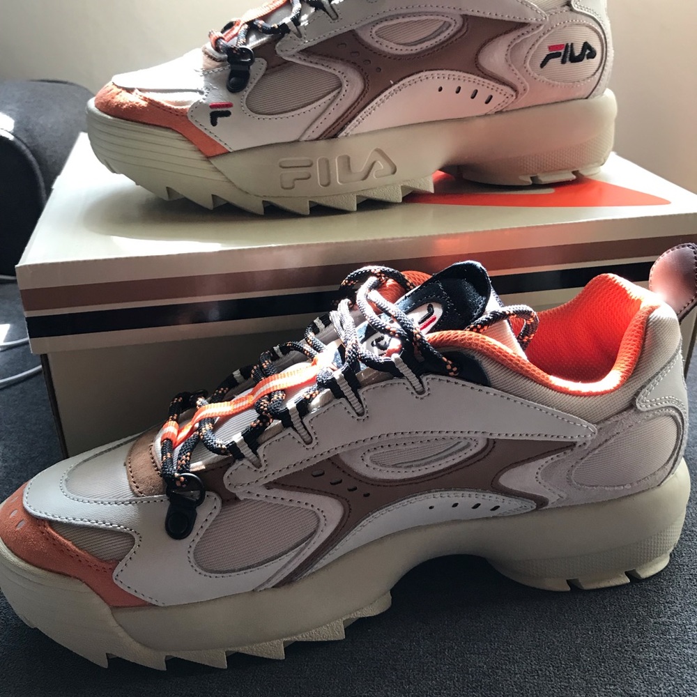 *NEW*Fila sneakers Men’s size 9/ Women’s size 10.5